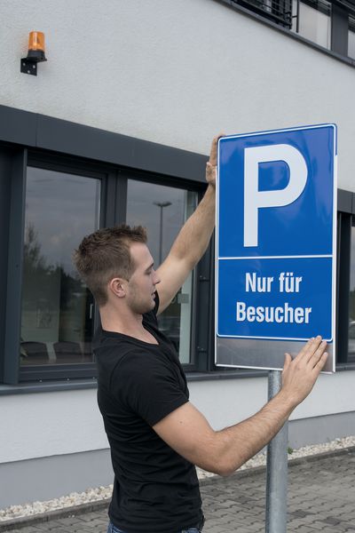 CANIGHT Schildhalter Für Absperrpfosten – Aus Kunststoff & Edelstahl, Für Flughäfen, Bahnhöfe & Messen