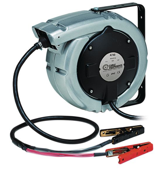 Enrouleur à rappel automatique pour charge de batteries