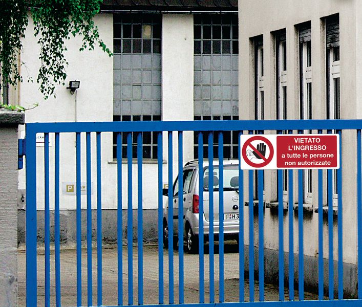 Cartello Vietato l'accesso ai mezzi non autorizzati
