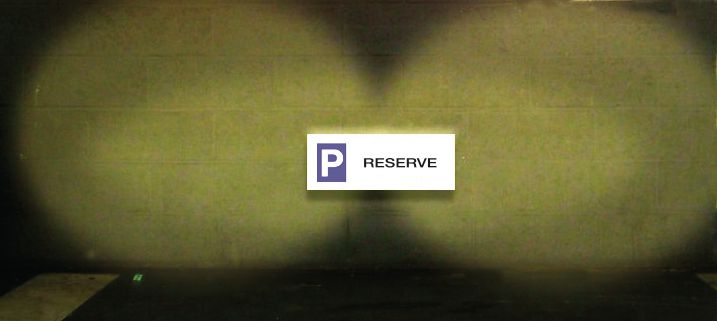 Panneau de parking horizontal réservé au personnel