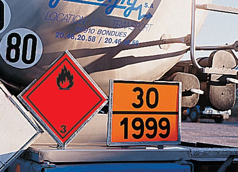 2 TARGHETTE ADESIVE ISO 7010 GASOLIO SEGNALE DI