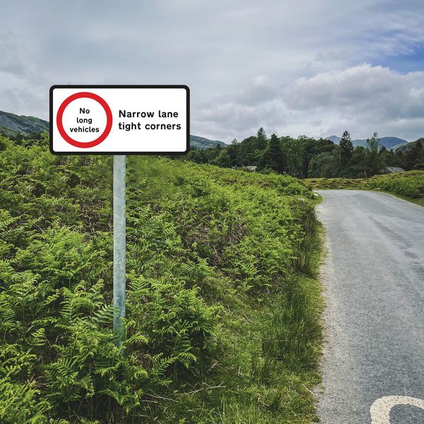 Metall-Warnschild "Road Narrows Please Slow Down" – 20 X 30 Cm, Für Verkehrssicherheit, Indoor/Outdoor